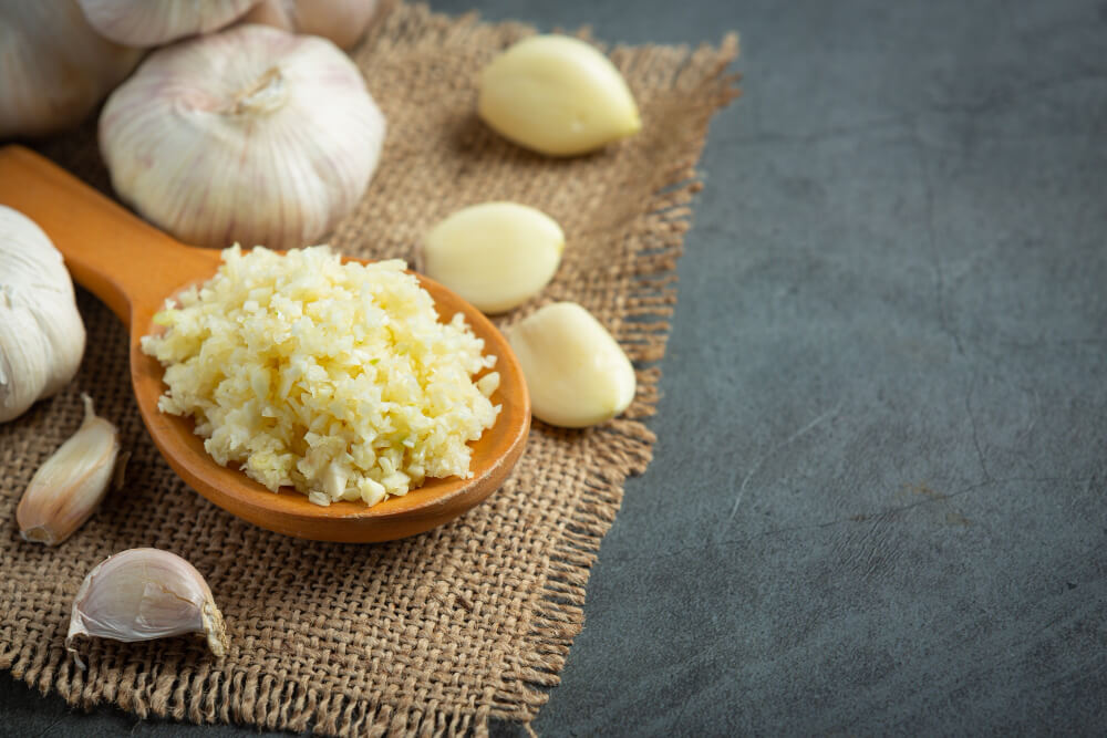Magical Use of Garlic for Hair Dandruff